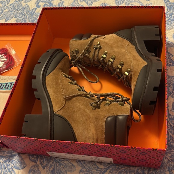 Tory Burch Lug Sole Hiker Ankle Boots size 6.5 free shipping - Picture 4 of 8